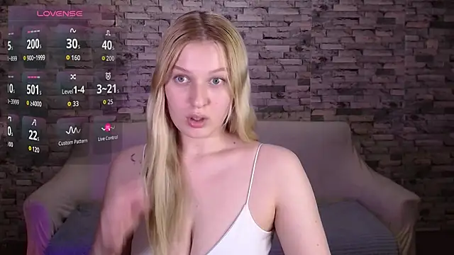 Snapshot of EmiliaDuchess chatting on April 12, 2:22 pm EmiliaDuchess online show from April 12, 2:22 pm