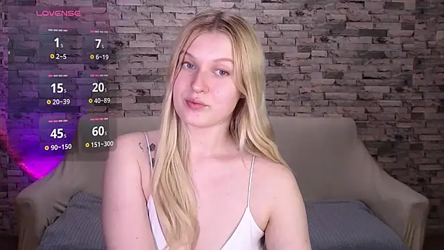 Snapshot of EmiliaDuchess chatting on April 29, 5:52 pm EmiliaDuchess online show from April 29, 5:52 pm