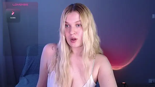 Snapshot of EmiliaDuchess chatting on May 11, 10:54 am EmiliaDuchess online show from May 11, 10:54 am