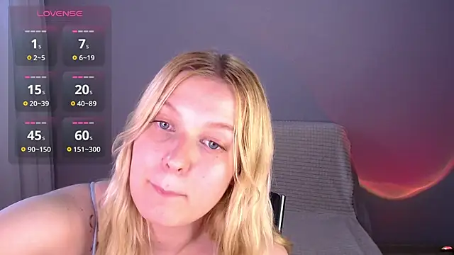 Snapshot of EmiliaDuchess chatting on June 19, 2:32 pm EmiliaDuchess online show from June 19, 2:32 pm
