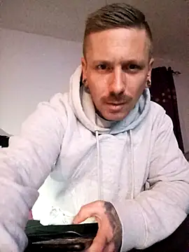 Snapshot of Schabernack1990 chatting on October 15, 4:01 am Schabernack1990 online show from October 15, 4:01 am