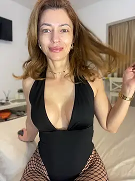 AdeleLovely online show from June 19, 4:39 am