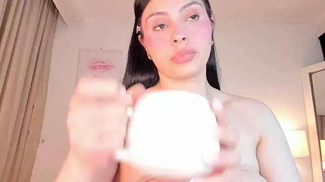 Snapshot of halseycox___ chatting on June 4, 5:13 am halseycox online show from June 4, 5:13 am