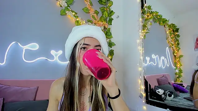 YouliteSllut2 online show from December 26, 10:20 pm