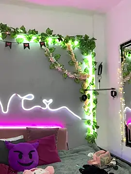 YouliteSllut2 online show from March 14, 8:28 pm