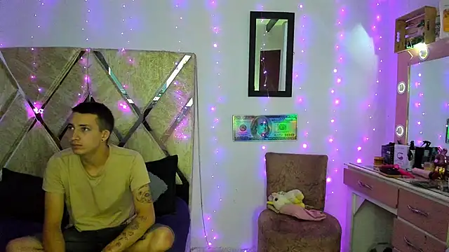 parejacaliente20154 online show from December 1, 9:03 am