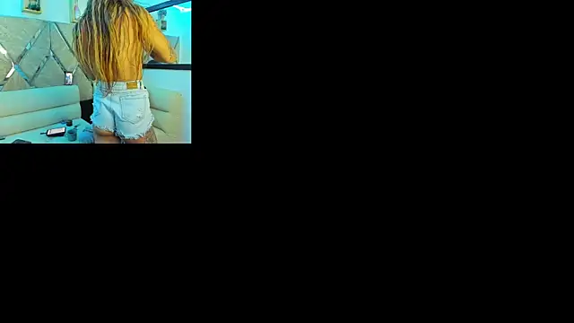 Snapshot of parejacaliente20154 chatting on April 27, 11:41 am parejacaliente20154 online show from April 27, 11:41 am