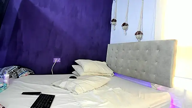 Snapshot of Leamonroe__ chatting on February 27, 1:11 pm Leamonroe online show from February 27, 1:11 pm