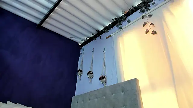 Snapshot of Leamonroe__ chatting on March 4, 2:23 pm Leamonroe online show from March 4, 2:23 pm