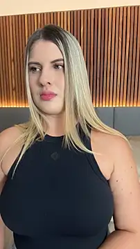 Snapshot of EmiilyAdams_ chatting on April 10, 11:09 pm EmiilyAdams online show from April 10, 11:09 pm