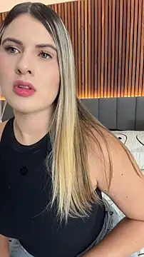 Snapshot of EmiilyAdams_ chatting on May 1, 9:30 pm EmiilyAdams online show from May 1, 9:30 pm