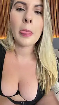 Snapshot of EmiilyAdams_ chatting on July 23, 10:08 pm EmiilyAdams online show from July 23, 10:08 pm