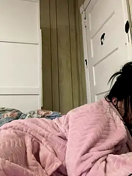 Snapshot of kriztal_pretty chatting on December 5, 2:58 pm kriztal pretty online show from December 5, 2:58 pm