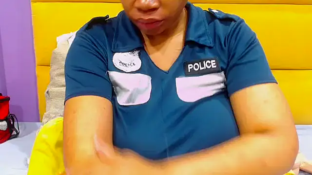 YELLOWBUSTYMELLONS online show from October 1, 7:25 am