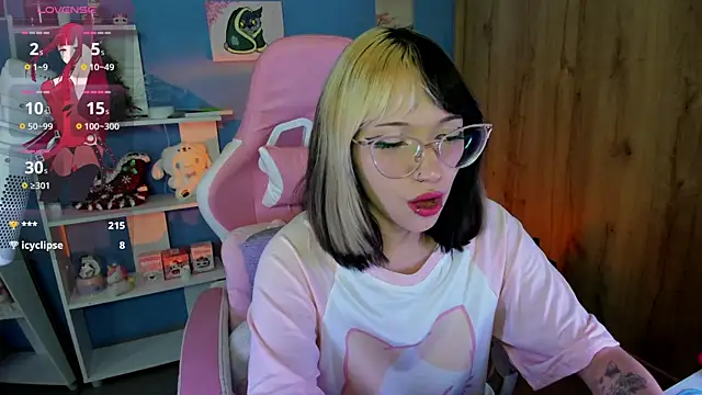 Snapshot of Artic_love chatting on March 13, 9:43 am Artic love online show from March 13, 9:43 am