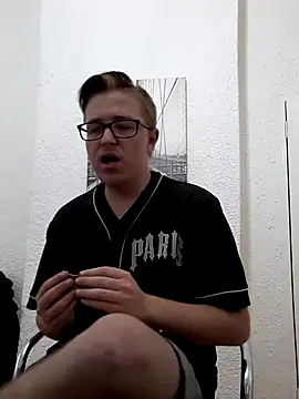 bisexualboy05 online show from November 1, 3:36 pm