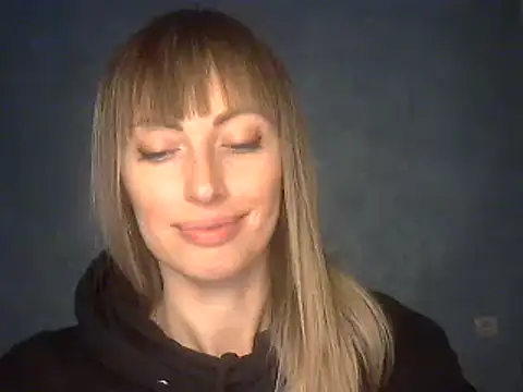 Snapshot of EffectMaya chatting on February 20, 6:52 pm EffectMaya online show from February 20, 6:52 pm