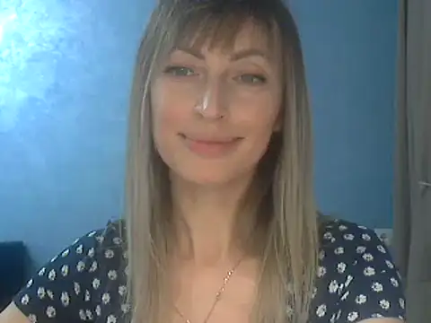 Snapshot of EffectMaya chatting on March 3, 4:35 pm EffectMaya online show from March 3, 4:35 pm