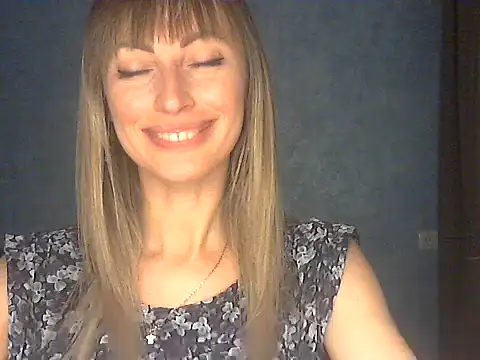 Snapshot of EffectMaya chatting on March 5, 6:15 pm EffectMaya online show from March 5, 6:15 pm