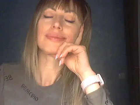 Snapshot of EffectMaya chatting on March 24, 8:36 pm EffectMaya online show from March 24, 8:36 pm