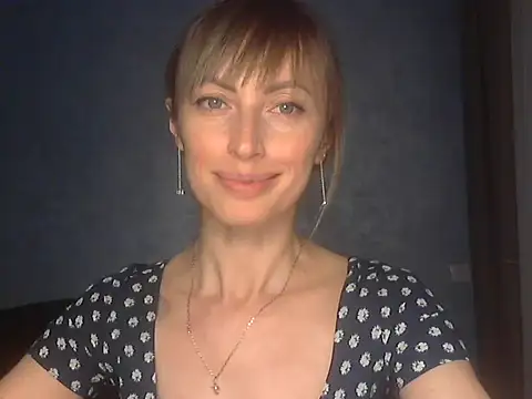 Snapshot of EffectMaya chatting on April 1, 6:16 pm EffectMaya online show from April 1, 6:16 pm