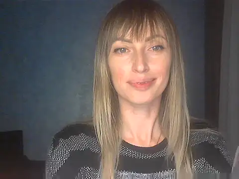 Snapshot of EffectMaya chatting on April 8, 5:02 pm EffectMaya online show from April 8, 5:02 pm