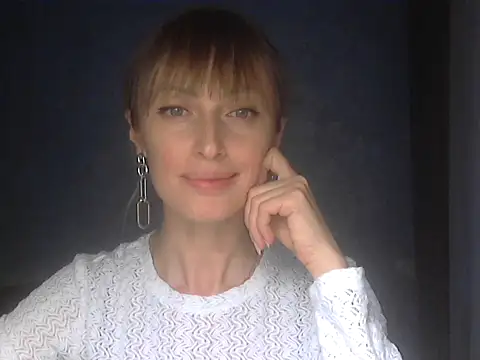 Snapshot of EffectMaya chatting on April 9, 3:50 pm EffectMaya online show from April 9, 3:50 pm