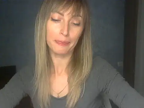 Snapshot of EffectMaya chatting on April 13, 4:56 pm EffectMaya online show from April 13, 4:56 pm