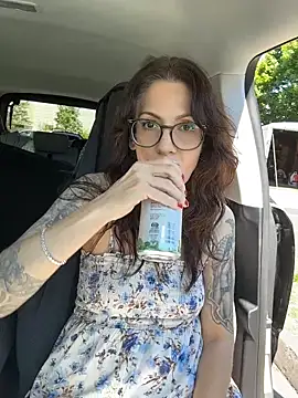 BeautifulMesss online show from June 8, 3:34 pm