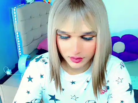Snapshot of TaylorMon chatting on December 27, 5:52 am TaylorMon online show from December 27, 5:52 am