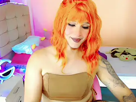 Snapshot of TaylorMon chatting on February 5, 5:41 am TaylorMon online show from February 5, 5:41 am