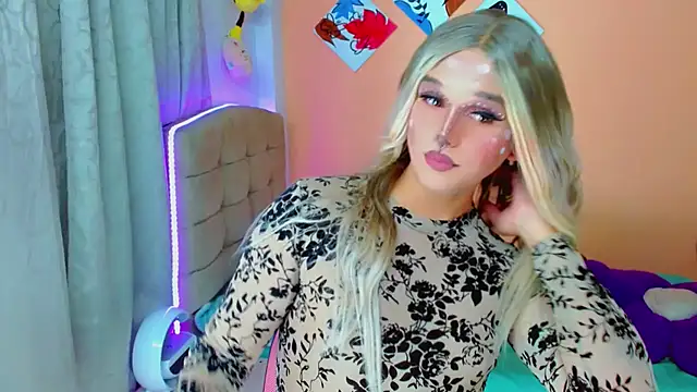 TaylorMon online show from November 1, 12:45 am