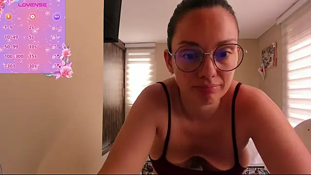 Snapshot of anabel_025 chatting on June 10, 3:44 pm anabel 025 online show from June 10, 3:44 pm