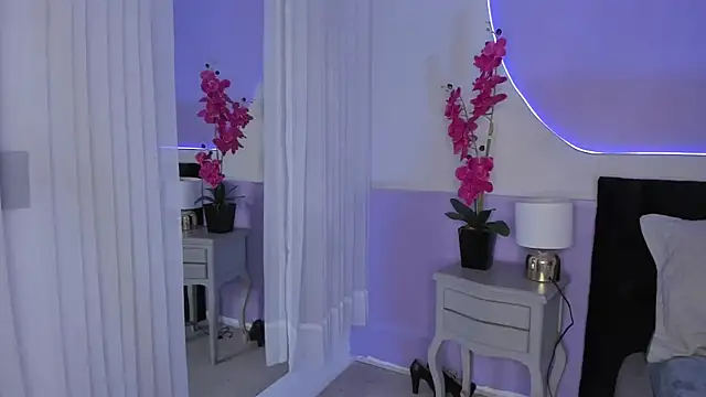 Julieta Cortes   online show from December 28, 12:03 pm