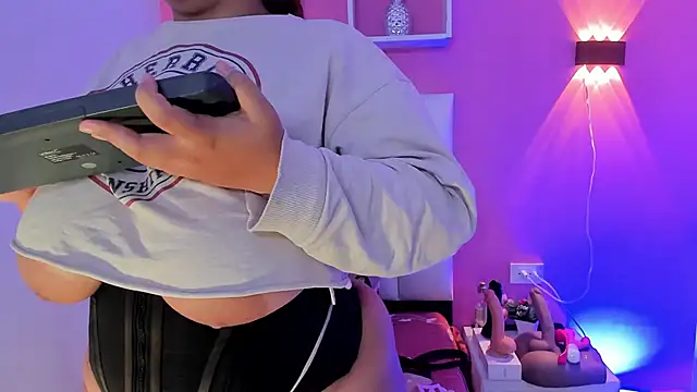 Alanna hot3 online show from October 10, 7:35 pm