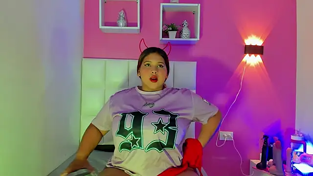 Alanna hot3 online show from June 20, 7:38 pm