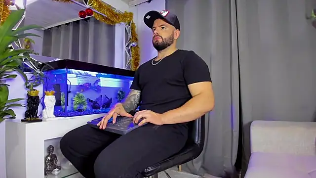 Johnnygrayson1 online show from December 2, 11:51 pm