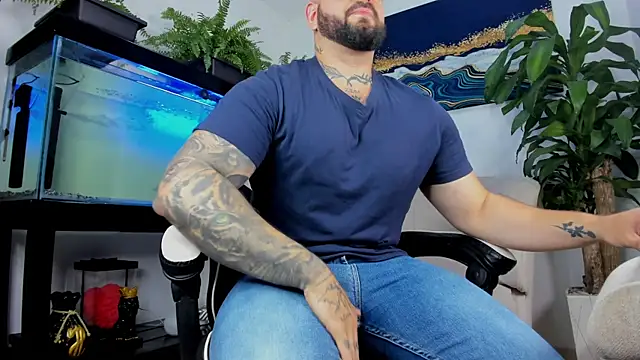 Snapshot of Johnnygrayson1 chatting on July 24, 12:30 am Johnnygrayson1 online show from July 24, 12:30 am