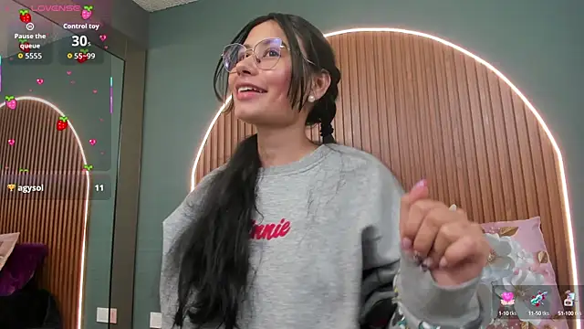 NayeCloud online show from October 14, 3:40 am