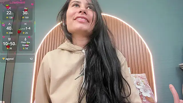 NayeCloud online show from October 15, 3:39 am