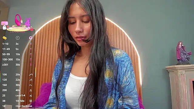 NayeCloud online show from January 9, 10:33 pm