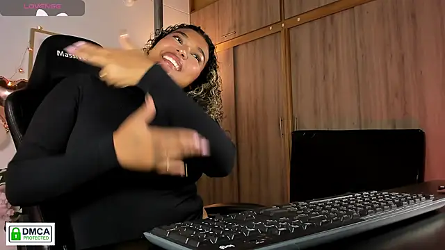 Snapshot of aleja_montiel__ chatting on February 17, 12:56 pm aleja montiel online show from February 17, 12:56 pm