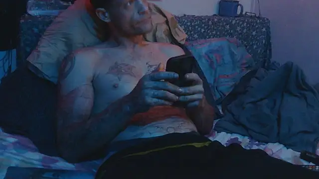 Snapshot of TheOneYouLove69 chatting on November 9, 8:18 pm TheOneYouLove69 online show from November 9, 8:18 pm