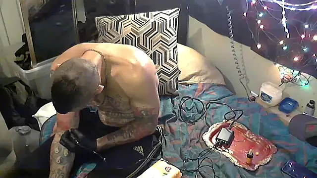 Snapshot of TheOneYouLove69 chatting on February 18, 9:00 pm TheOneYouLove69 online show from February 18, 9:00 pm