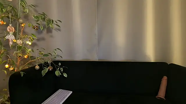 weshycouple online show from December 23, 7:09 pm