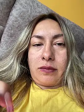 Snapshot of xLadyScarlettx chatting on February 18, 9:20 pm xLadyScarlettx online show from February 18, 9:20 pm