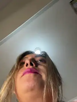 Snapshot of xLadyScarlettx chatting on February 21, 3:12 am xLadyScarlettx online show from February 21, 3:12 am