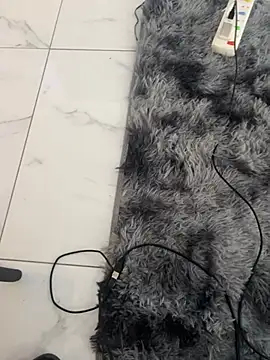 Snapshot of Lucom23 chatting on April 4, 4:15 pm Lucom23 online show from April 4, 4:15 pm