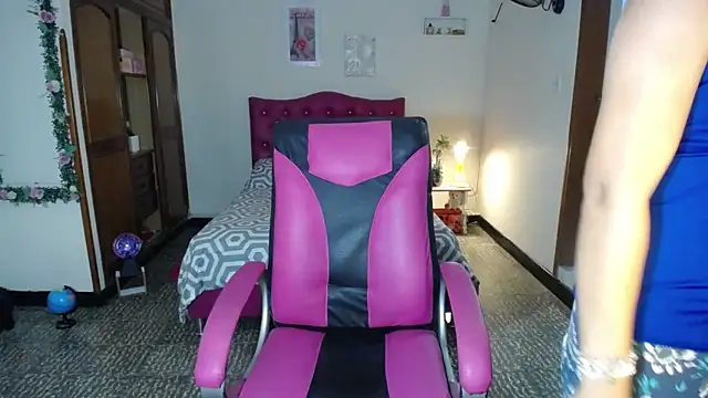 danielle rose 1 online show from January 6, 8:07 pm