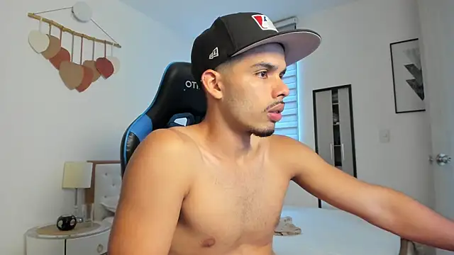 mateoleonee online show from September 18, 6:21 pm